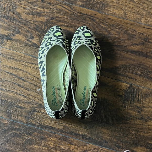 Skechers Green and Black Patterned Flats - Picture 2 of 9